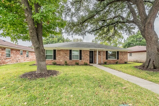 Building Photo - 1300 Potomac Dr