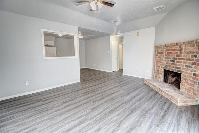 Building Photo - 10029 Emerald Creek Dr