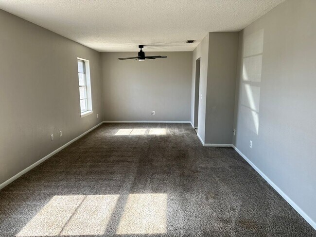 Building Photo - Inviting 3BR, 2BA Home with Fireplace, Spa...