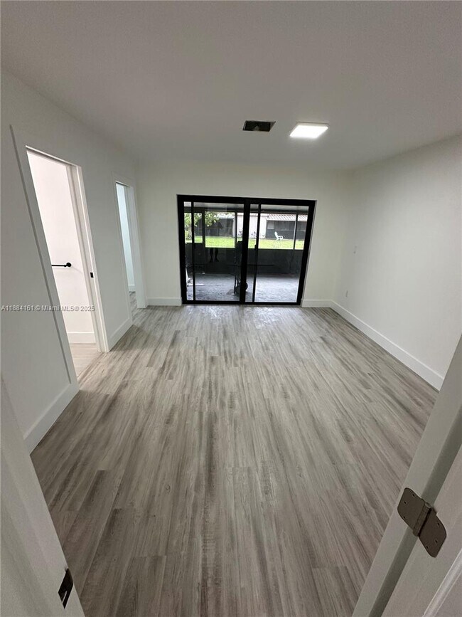 Foto del edificio - 15471 Turnbull Dr