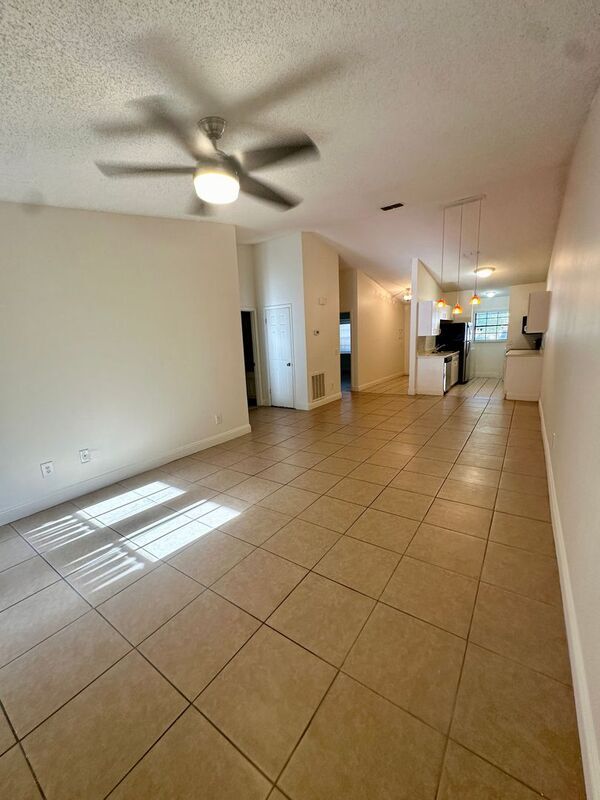 Building Photo - 3436 Sunrise Villas Ct N