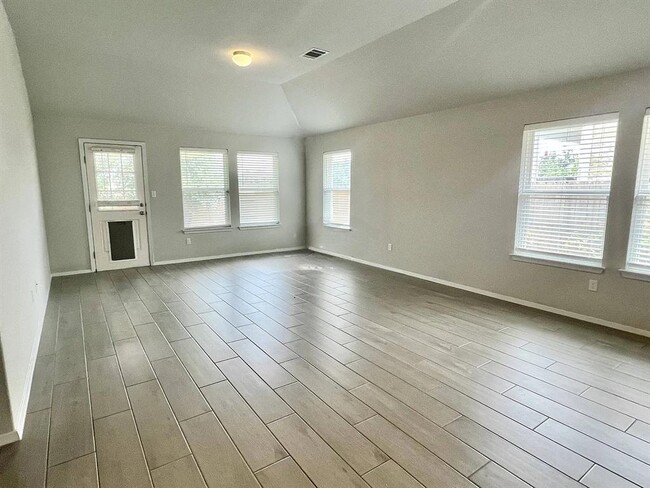 Foto del edificio - 1340 Low Branch Ln