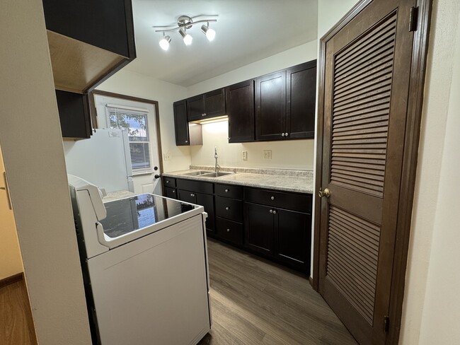 Building Photo - 1404 Hayden Ave