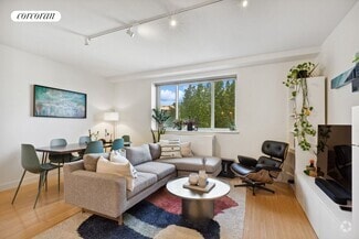 Building Photo - 301 W 115th St