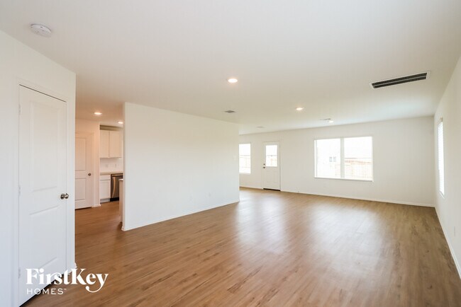 Foto del edificio - 202 Laurel Ln