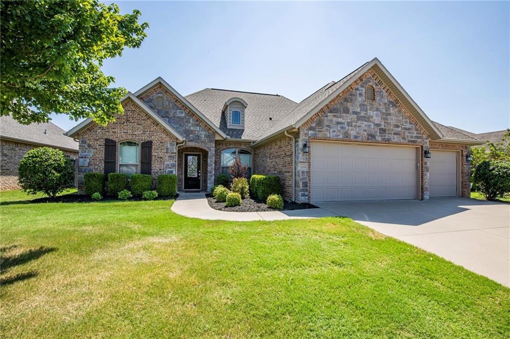 Primary Photo - 3103 SW Silverbark Rd