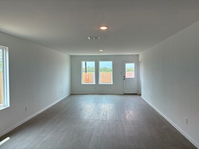 Foto del edificio - Charming 4 beds 2 baths in San Antonio!