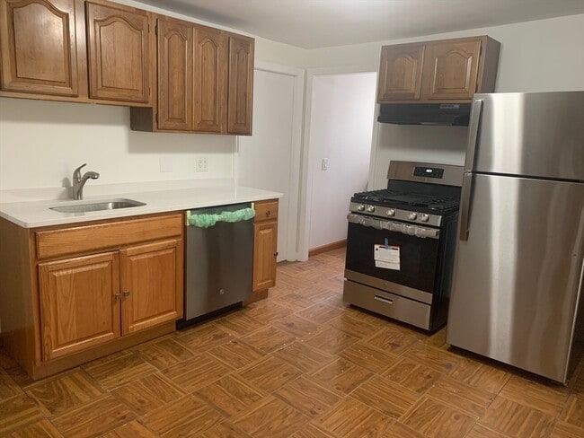 Building Photo - 110-112 S Common St