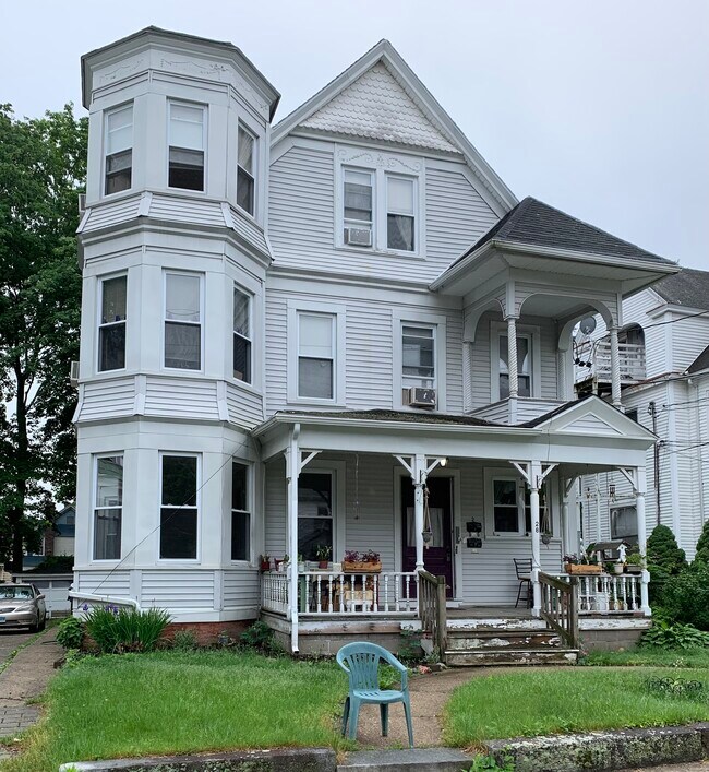 Building Photo - 28 Williams St
