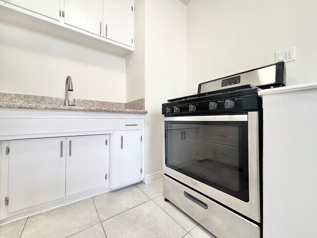 Foto del edificio - 1276 S Ridgeley Dr Los Angeles, CA 90019