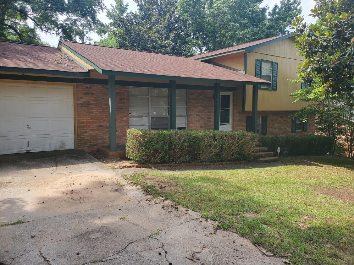 Foto principal - 3762 Fairington Dr