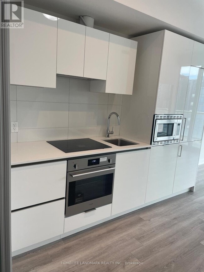 Photo du bâtiment - 230-2230 Simcoe St