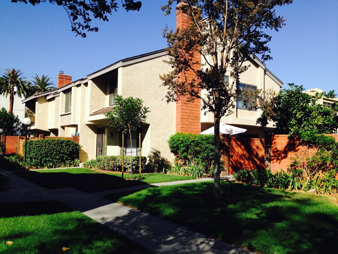 909 W Lamark Ln, Anaheim, CA 92802 Townhome Rentals in Anaheim CA