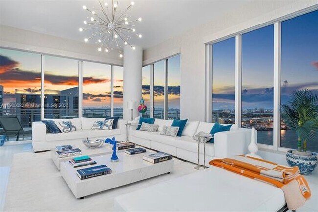 Building Photo - 900 Brickell Key Blvd