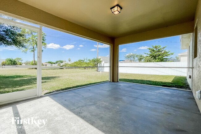 Building Photo - 2916 NE 5th Pl