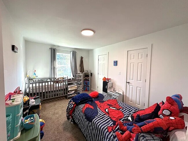 Foto del edificio - 2944 E Madison St