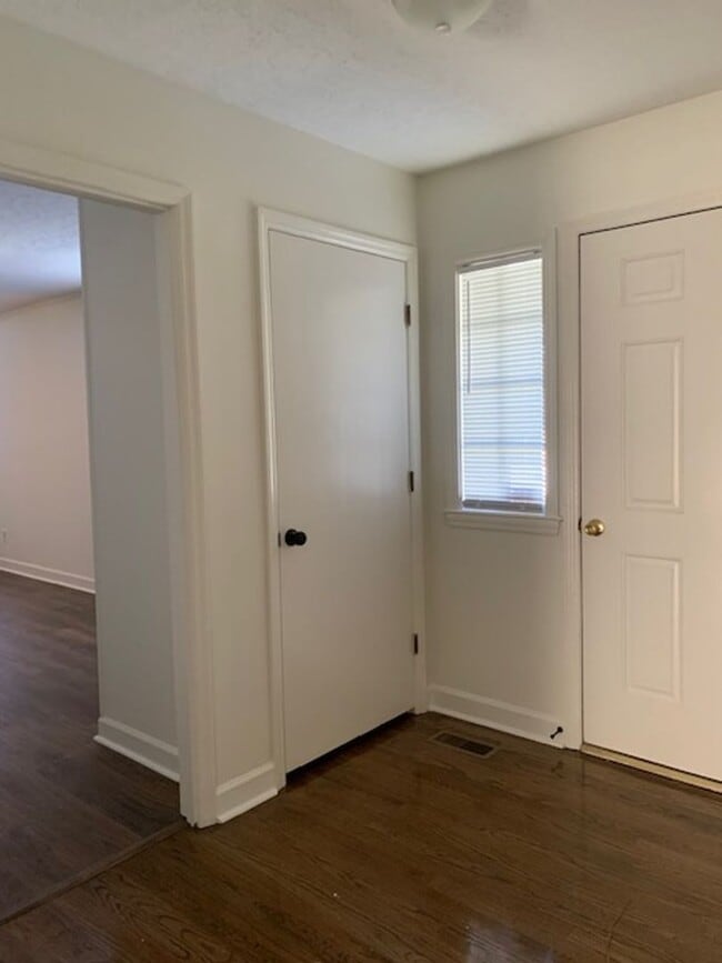 Building Photo - 3-Bedroom 2-bath home