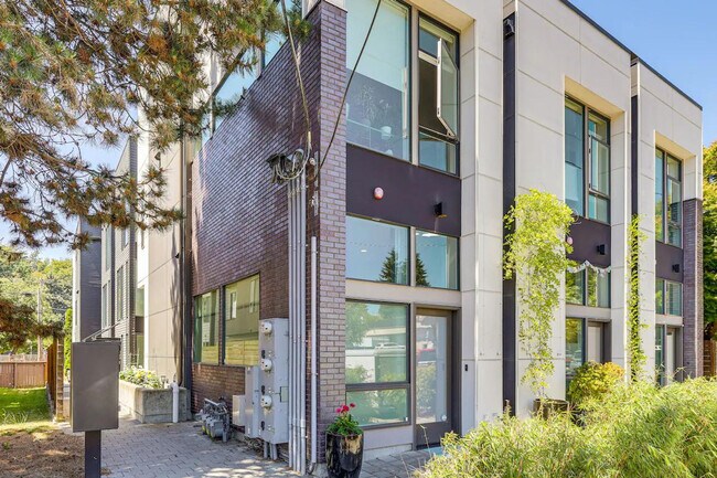 Foto del edificio - 3821 34th Ave W