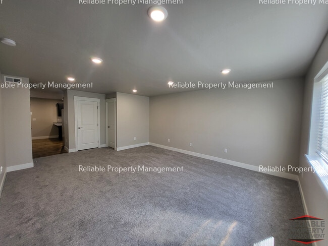Building Photo - 2015 Lawrence Ln