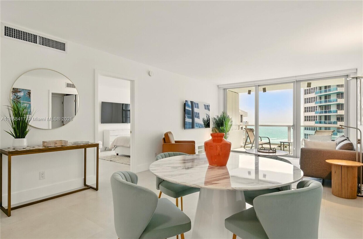 Primary Photo - 5151 Collins Ave