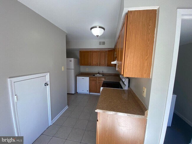 Building Photo - 6740 Perry Penney Dr