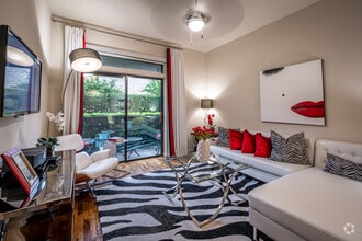 1BR, 1BA - 941SF - 2900 West Dallas