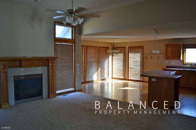 Building Photo - 4 br, 3 bath House - 2484 SW Kingsrow Rd