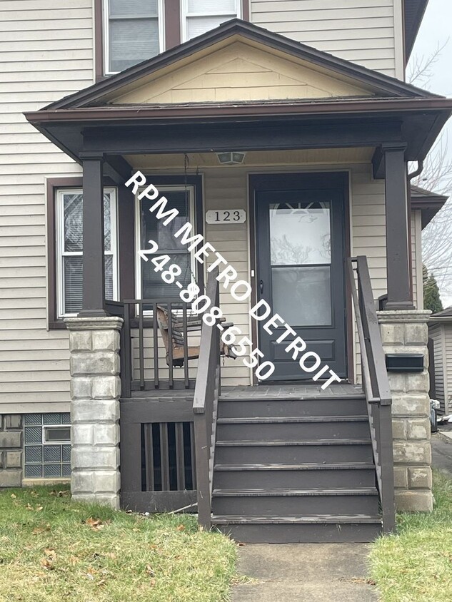 Foto principal - COMING SOON WYANDOTTE DUPLEX