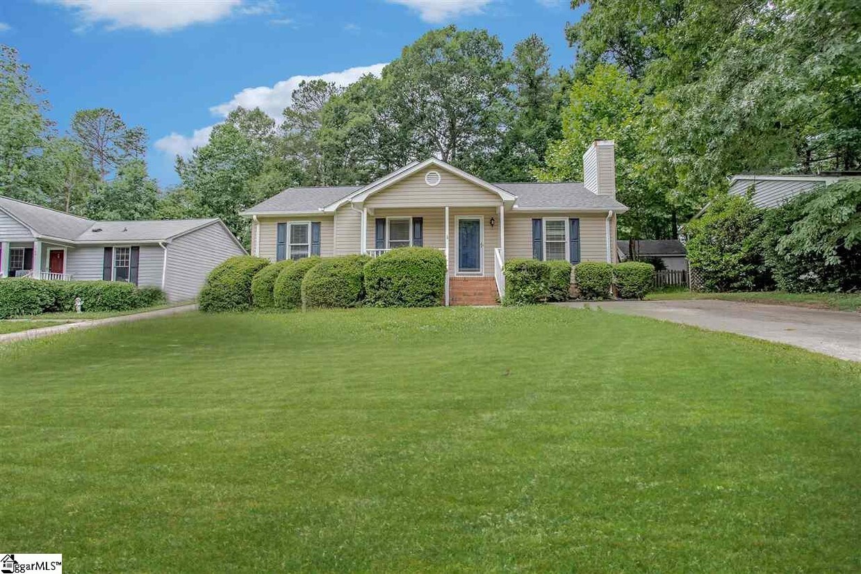 Primary Photo - 1062 Summit Dr