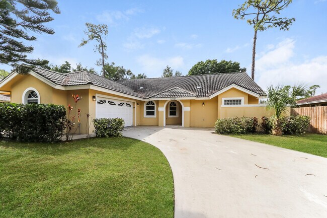 Building Photo - 14026 Paddock Dr
