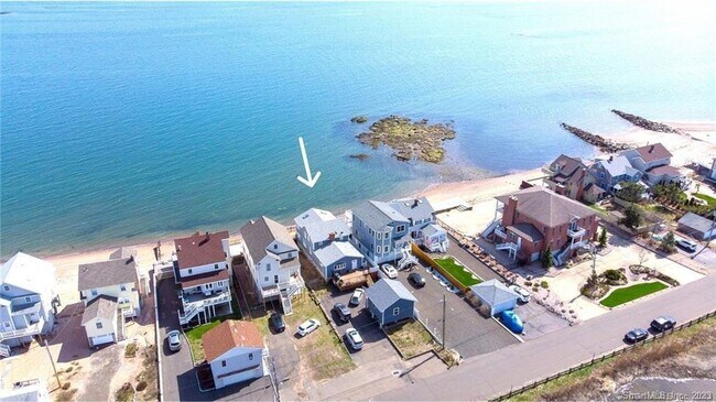 Building Photo - 292 Cosey Beach Ave