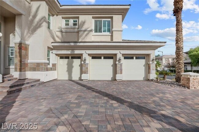 Foto del edificio - 425 Pinnacle Heights Ln
