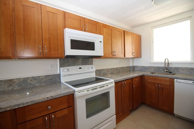 Building Photo - Live in the Heart of Kailua with Ocean Views!