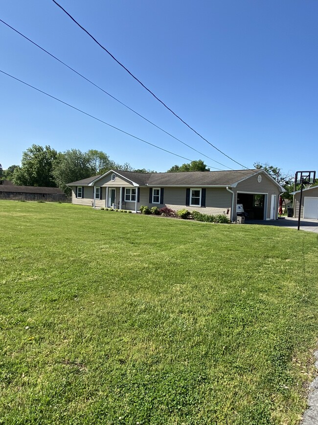 Building Photo - 2217 Greene Forest Dr