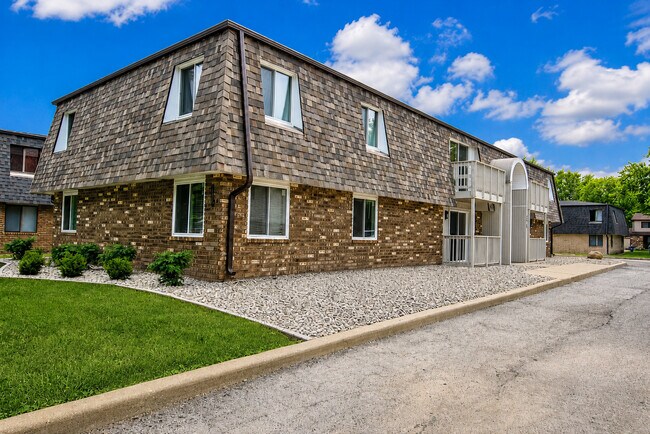 Building Photo - 370 Villabrook Dr