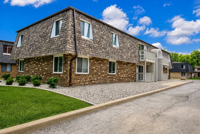 Building Photo - 370 Villabrook Dr