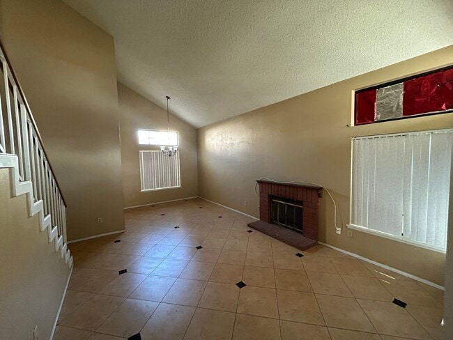 Building Photo - 1523 Heirloom Ave