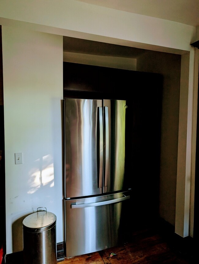 Kitchen - 4743 Trumbull St