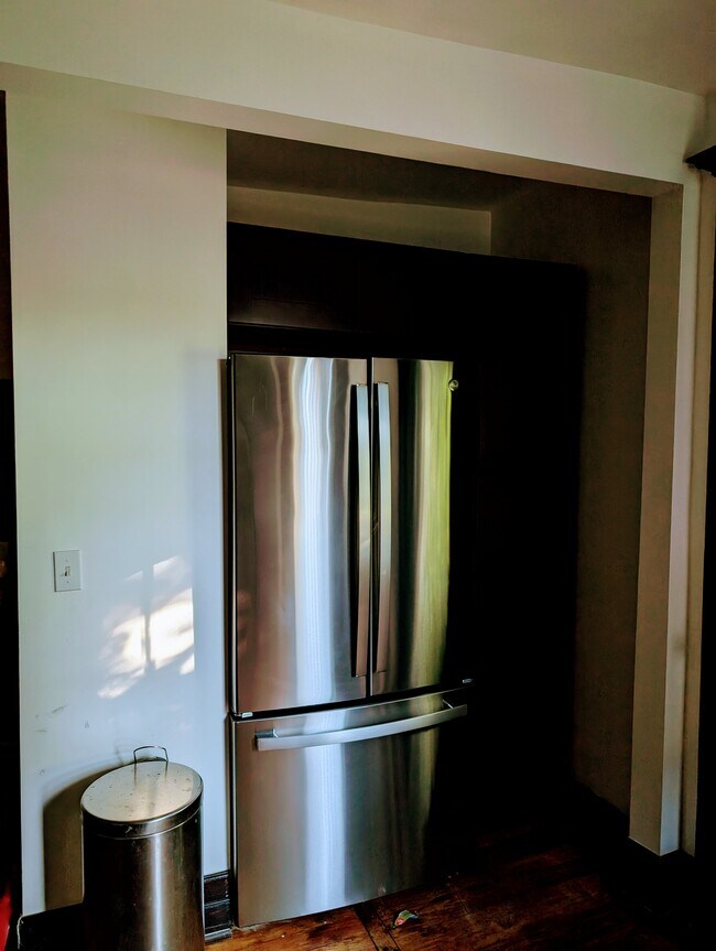 Kitchen - 4743 Trumbull St
