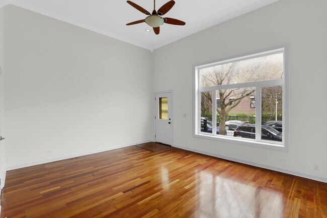 Foto del edificio - 4879 N Winthrop Ave
