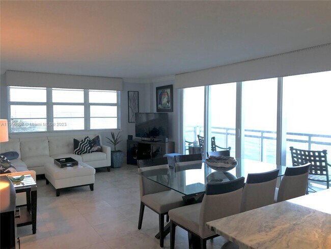 Foto del edificio - 6917 Collins Ave