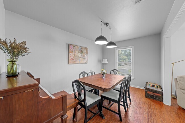 Building Photo - 1100 Hood St