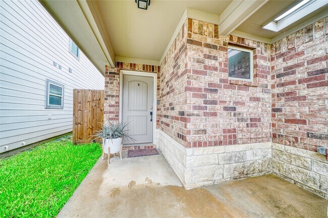 Building Photo - 7919 Cypress Country Dr