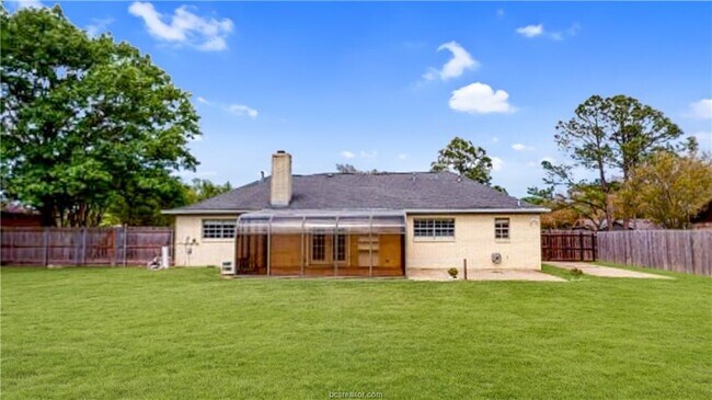 Foto del edificio - 1802 Southwood Dr