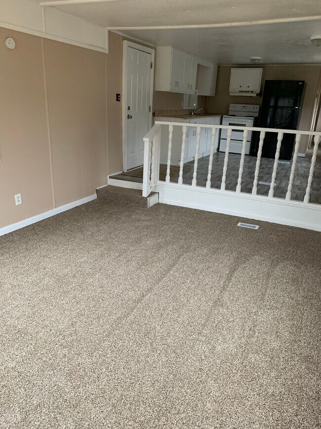 Foto del edificio - 2 bedroom trailer off of College Parkway