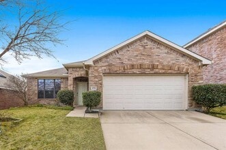 Building Photo - 10701 Vista Heights Blvd