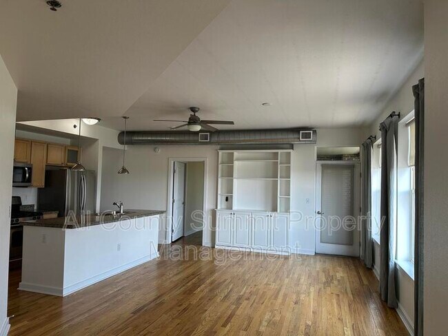 Foto del edificio - 1441 Central St
