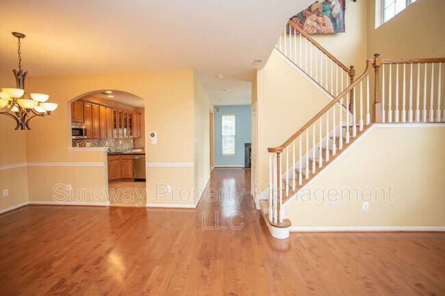 Building Photo - 42 Tudor Ct