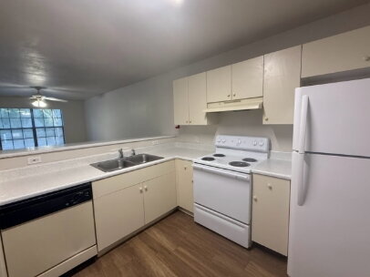 Foto del edificio - 2 Bedroom x 2.5 Bathroom NEWLY RENOVATED Apartment