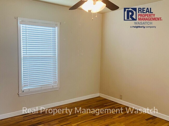 Building Photo - SUPER CUTE SINGLE FAMILY HOME IN MILLCREEK!!!